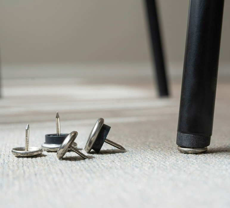 Metall-Stuhlgleiter für Möbel auf Teppichböden