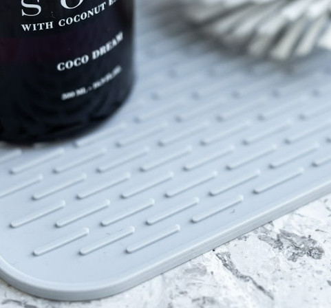 Gummimatte für den Küchentisch